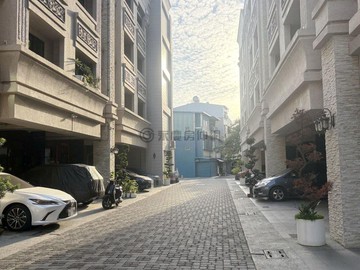 仁武八卦寮輕屋齡超級美社區型車墅｜高雄市仁武區永和一街