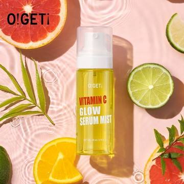 O!GETi 維他命 C 精華保濕噴霧：極細水霧妝前妝後隨時使用超方便！等同化妝水保養步驟，滿滿維他命補充肌膚活力