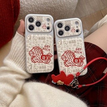 福馬招財 新年風 手腕掛繩 創意個性 全包保護 防摔殼 適用蘋果iPhone17 16 15 14 Promax 手機殼