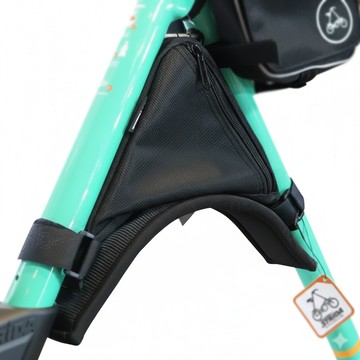 STRIDA  速立達 單側邊拉鍊三角包-黑色