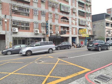超值【竹南龍山路】住店｜平面車位｜苗栗縣竹南鎮龍山路二段