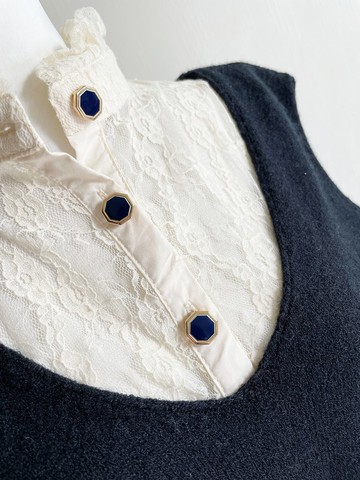 金銀寶貝 古董美國AVON深藍六角琺瑯鈕扣夾 W632