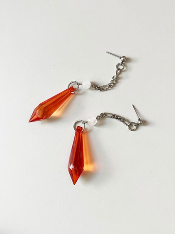 芙莉歐莎 _ 白玉隨帥氣鏈條手工耳環