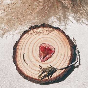 【客製化禮物】手工製小櫻花粉碎石押花結他撥片