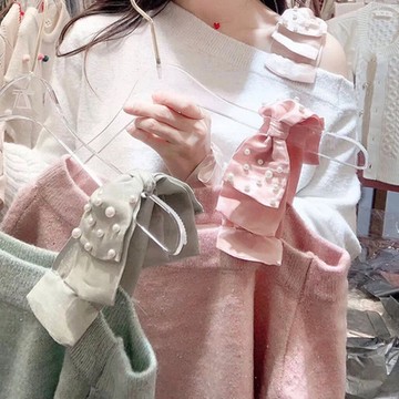 BBHONEY-網美風珍珠蝴蝶結露肩 喇叭袖針織衫