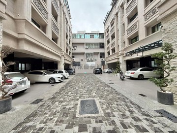 皇家美墅輕屋齡面寬1樓孝親房社區型雙車墅｜高雄市仁武區永和一街