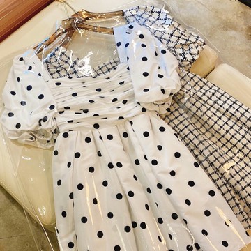 2022夏季氣質方領泡泡袖波點格紋復古設計感小眾高腰顯瘦連衣裙女