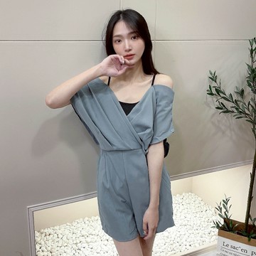 女神款露肩連身短褲【9095】33春夏新款韓妞穿搭INS氣質顯瘦假兩件細肩帶連身褲 收腰連身褲 女生衣著