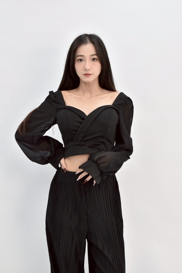 (S) sister修身短版透膚袖黑色長袖上衣