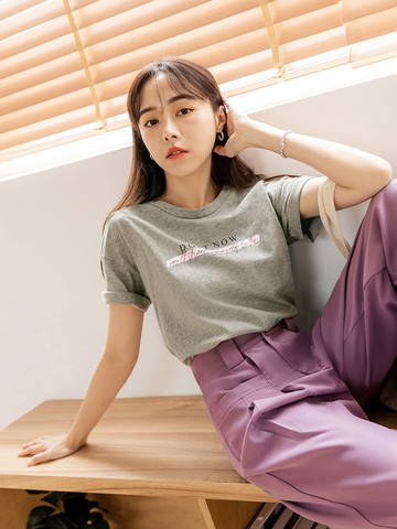 竹節棉英文印花不對稱下襬短袖上衣