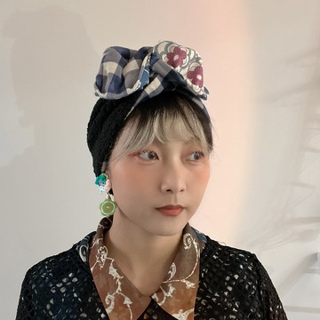 格紋繽紛小花羊羔絨寬版髮帶