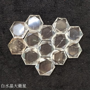 白水晶大衛星 ~萬用的療癒石 對應所有脈輪、願望顯化、擴大能量、清理負面能量
