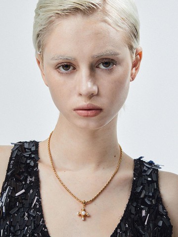Noble Pendant Necklace