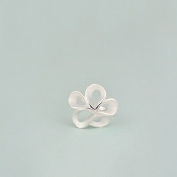 現貨+預購 925純銀戒指銀飾-花朵造型時尚經典流行七夕情人節生日禮物女配件73ae162【獨家進口】【米蘭精品】
