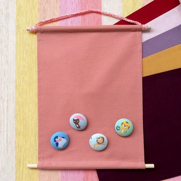 胸針展示掛布-厚棉素布款(黃、紅、粉、紫、灰)/徽章收藏掛布/別