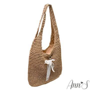 Ann S慵懶度假風-拉菲草HOBO肩背包 (附贈珍珠蝴蝶結掛飾)-棕