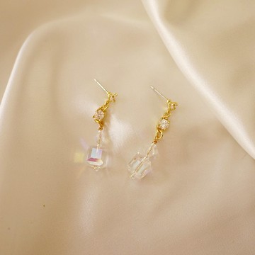 晶瑩透亮水晶彩虹耳環