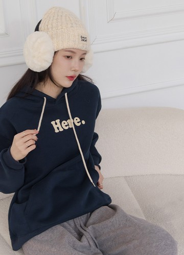 Here字母棉質帽T