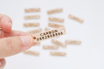 激光皮革名稱標籤可以用任何語言製作（僅與 Purrcraft 項圈一起出售）