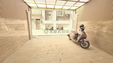 左營高鐵自由黃昏市場車庫透天｜高雄市左營區重立路