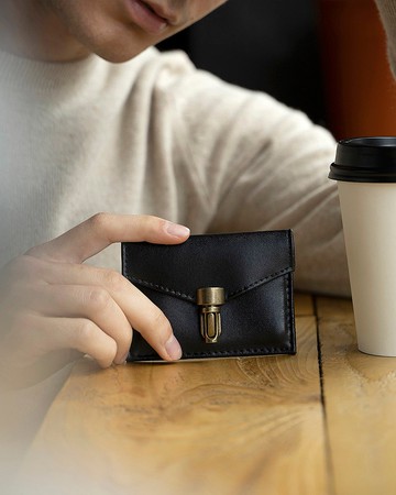 FINN 獨特前插扣卡夾 黑色