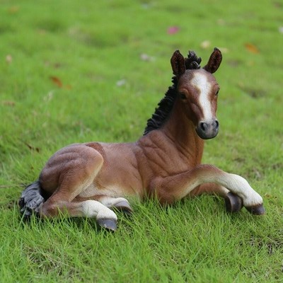 ポリレジン製 ガーデン彫像 座っている子馬の像 置物 ガーデニング 庭