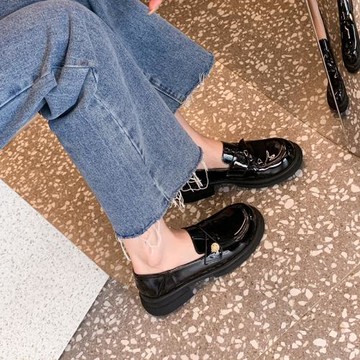 黑色厚底小皮鞋女英倫春秋2025新款一腳蹬懶人樂福鞋粗跟漆皮單鞋
