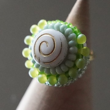 亦可作領巾夾 喋喋不休的戒指174 自由尺寸 串珠刺繡戒指 綠色 螺旋 誇飾戒指