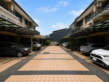 高大東段不淹水｜實用傳統格局・面寬並排雙車別墅｜高雄市楠梓區大學二十八街