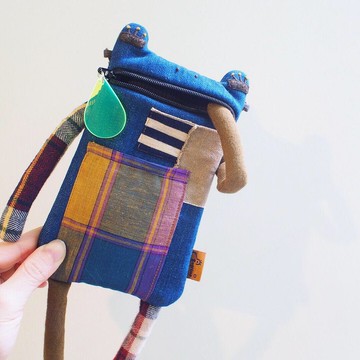 E*group 阿蛙拼布口袋 口水包 單寧配色 iphone系列皆可 手機袋