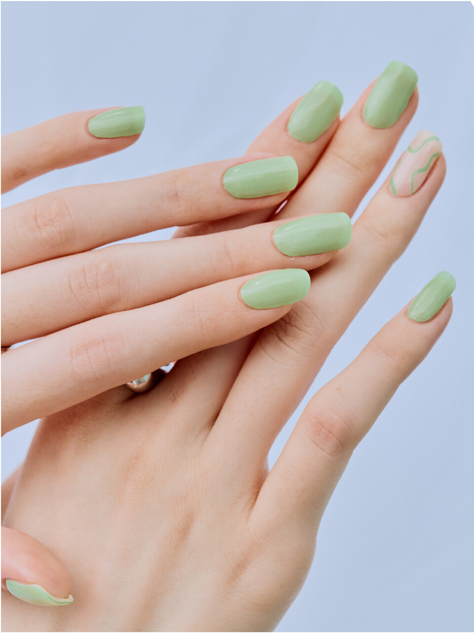 UUUUU. Green Bikini Gel Nails