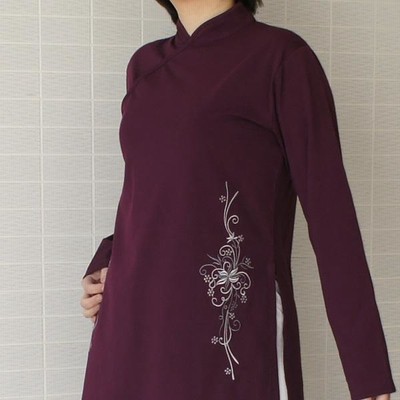花刺繍ロング丈チャイナＴシャツ ／ チャイナ風　アオザイ風　マオカラー　長袖T　コットンＴ 花刺繍ロング丈チャイナTシャツ ／ チャイナ風 アオザイ風