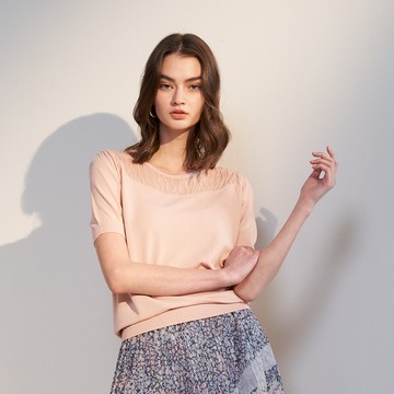 CLL巧玲瓏 水波紋蕾絲拼接短袖上衣 2138910