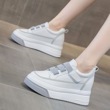 內增高女鞋2024年春天流行爆款鞋子真皮厚底配裙子的休閑鞋運動鞋