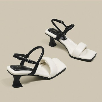 2025年方頭一字帶露趾涼鞋女士百搭白色法式粗跟高跟鞋女夏【木屋雜貨】