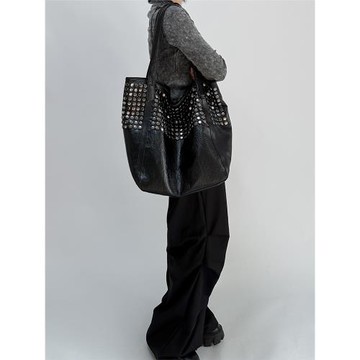 YAU大樹 鉚釘托特包大容量單肩包輕朋克風黑色腋下大包包購物袋