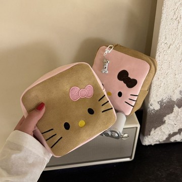 kitty化妝包 加厚麂皮絨拼接粉色kitty刺繡化妝收納方包(17.8.8mm)