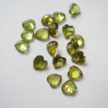 橄欖石愛心切面裸石(6x6mm)