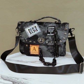 iPinee 潮流復古字母包帶蓋牛仔郵差包單肩包鉚釘掛鏈手拎斜挎包