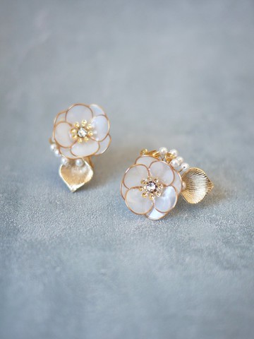 綻放光芒的花朵 耳針或耳夾