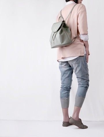 保證不脫皮-一年保固-台灣製作-純素皮革－經典後背包_琥珀綠