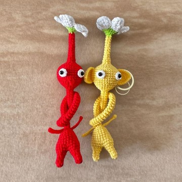 熱款✨皮克敏周邊  PIKMIN 鑰匙扣貼紙娃娃 成品純手工毛線鉤織超萌長脖子皮克敏掛件鑰匙扣包掛禮物