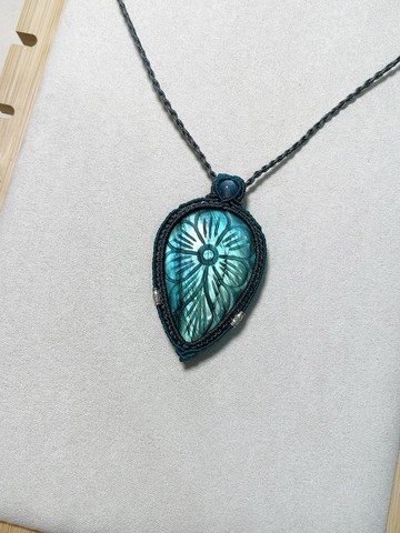 蠟線編織/雕刻花花拉長石項鍊