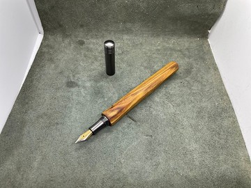 台灣黃連木鋼筆-純手削製作