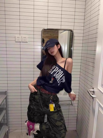 純欲辣妹斜肩短袖t恤 棉t一字肩短袖t恤 大碼女裝 寬鬆慵懶風 辣妹裝 斜肩上衣 露肩上衣 露肩t恤 DB6W