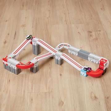 【Qbi】益智軌道磁吸玩具 5歲 熱血賽車手 (競速挑戰賽36pcs)