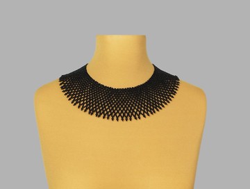 專為女性設計的黑色珠飾項鍊