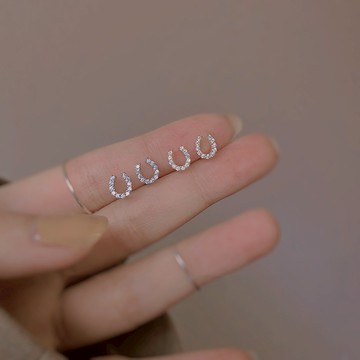 ⭐️現貨⭐️【幸運馬蹄耳釘】簡約小巧微鑲锆石U形耳飾上班可以帶隱形小飾品情侶閨密生日禮物💗肥嘟嘟飾品批發💗