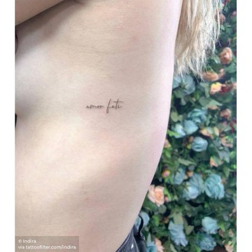 「現在去愛吧」 拉丁語 “Amor fati” 紋身貼紙 微刺青 輕紋身 紋身貼 少女 IG 打卡 超美 網美 文字草寫