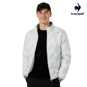 【LE COQ SPORTIF 法國公雞】男款淺灰色羽絨外套LKW63295